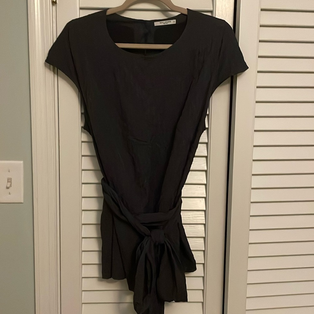 MM LAFLEUR. navy blouse w tie belt
